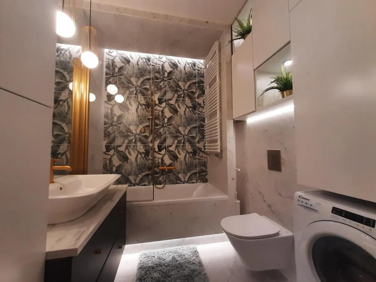 Siedmiogrodzka - Most Handy Location, Aircon & Garage Free Apartment Warsaw