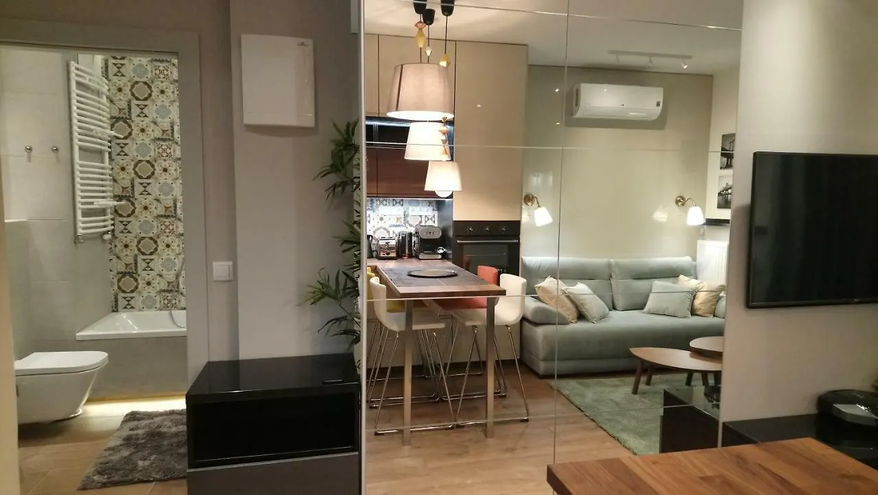 Siedmiogrodzka - Most Handy Location, Aircon & Garage Free Warsaw