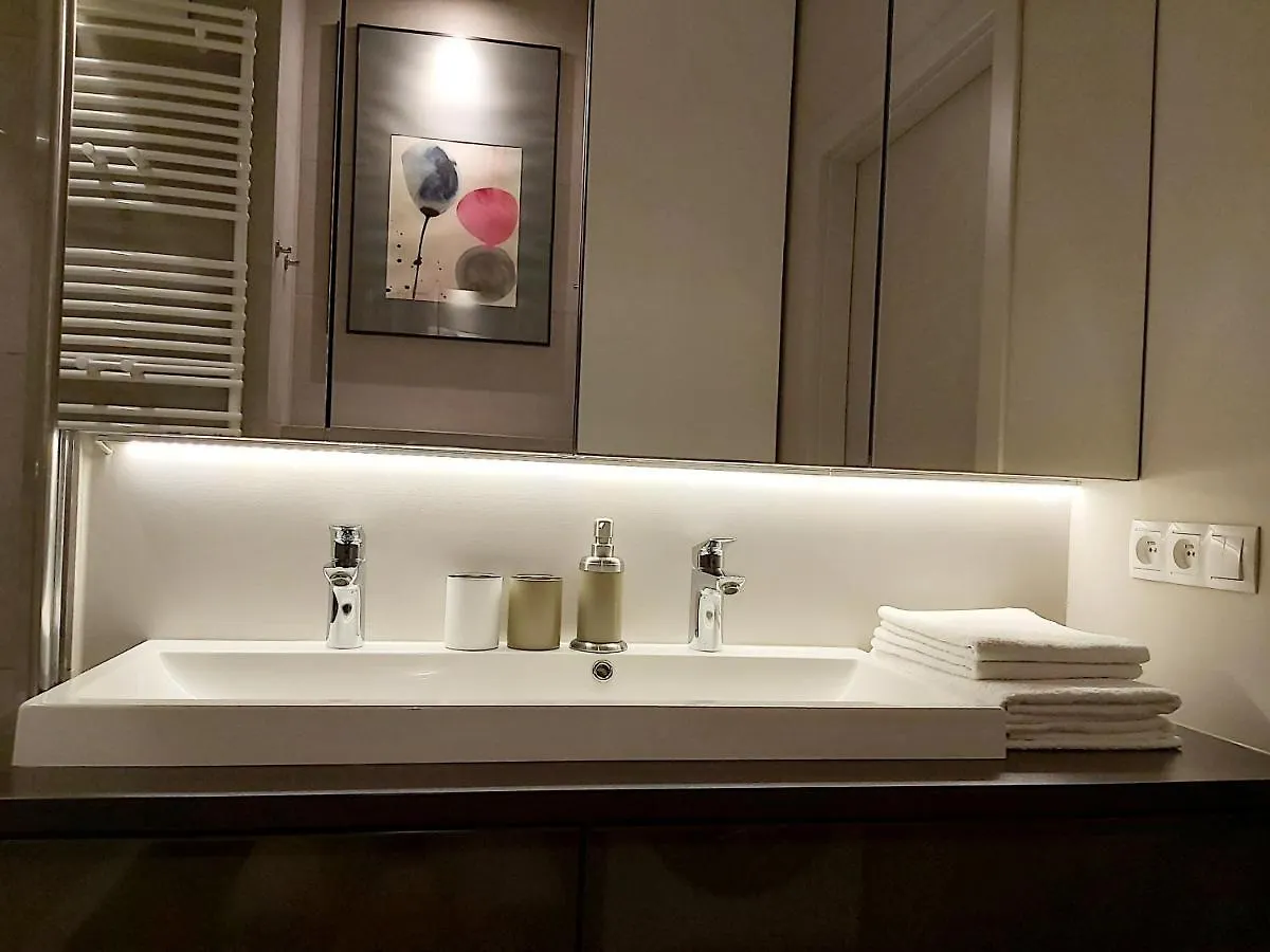 Siedmiogrodzka - Most Handy Location, Aircon & Garage Free Warsaw Apartment